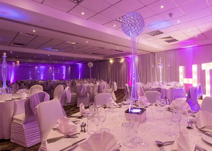 Best Hotels with Parking in Glasgow