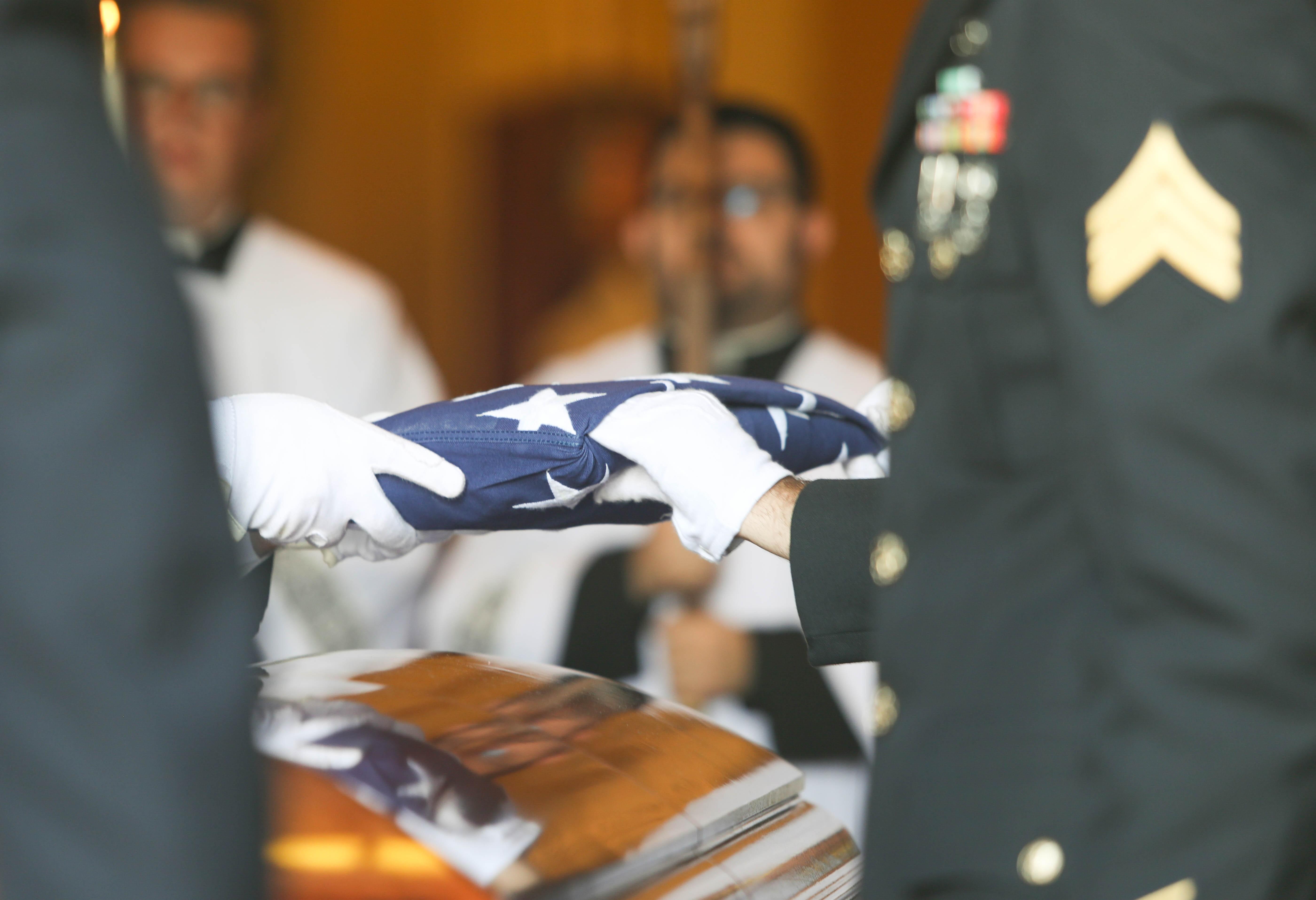 Soldiers, community honor Chaplain Kapaun as he is laid to rest ...